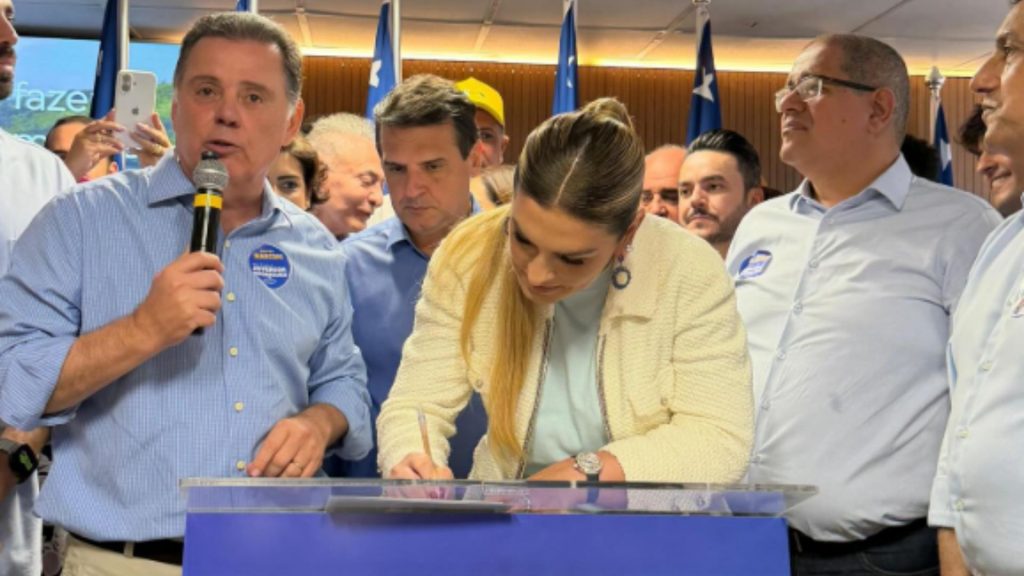 Ex-primeira-dama de Aparecida de Goiânia, Flávia Teles oficializou filiação ao PSDB.