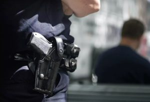 Câmara aprova autorização para porte de arma para vigilantes fora do horário de serviço