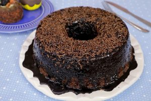 Aprenda a fazer a nega maluca do Edu Guedes, um bolo de chocolate fácil, fofinho e perfeito para o lanche da tarde.