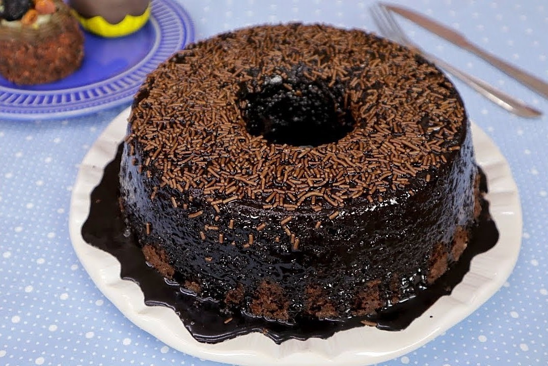 Aprenda a fazer a nega maluca do Edu Guedes, um bolo de chocolate fácil, fofinho e perfeito para o lanche da tarde.