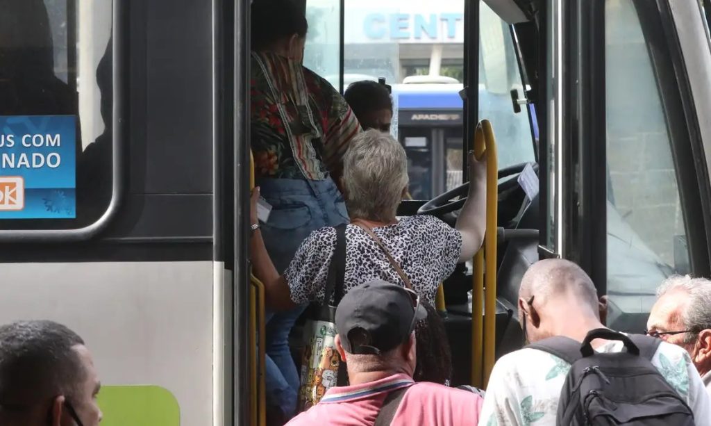 agentes de segurança pode ter transporte público gratuito no Brasil
