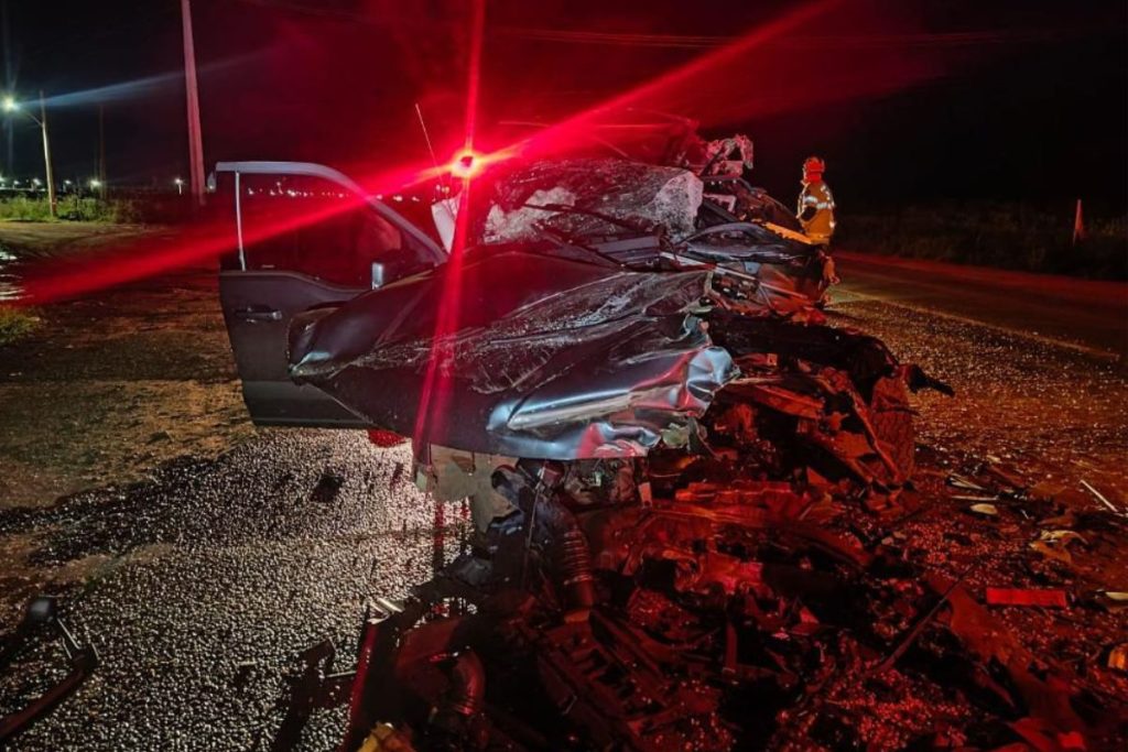 Motorista de veículo de luxo morre e mulher fica gravemente ferida em acidente na BR-060, em Rio Verde