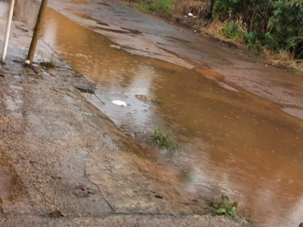 Moradores da rua Juriti relataram alagamentos constantes a cada chuva. (Foto: Reprodução) ruas