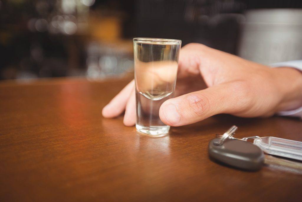 O álcool no sangue afeta seu corpo rapidamente e compromete sua segurança ao volante