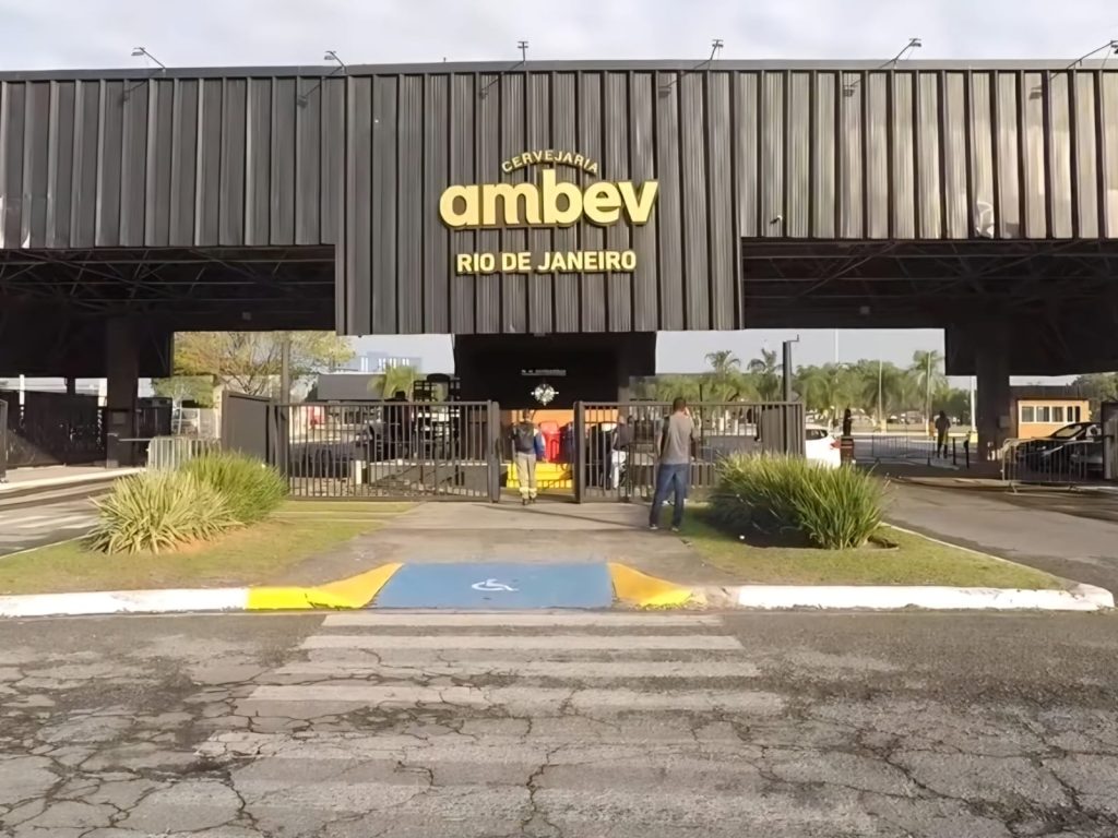 Ambev oferece passeio gratuito na fábrica, com direito à degustação de chopp