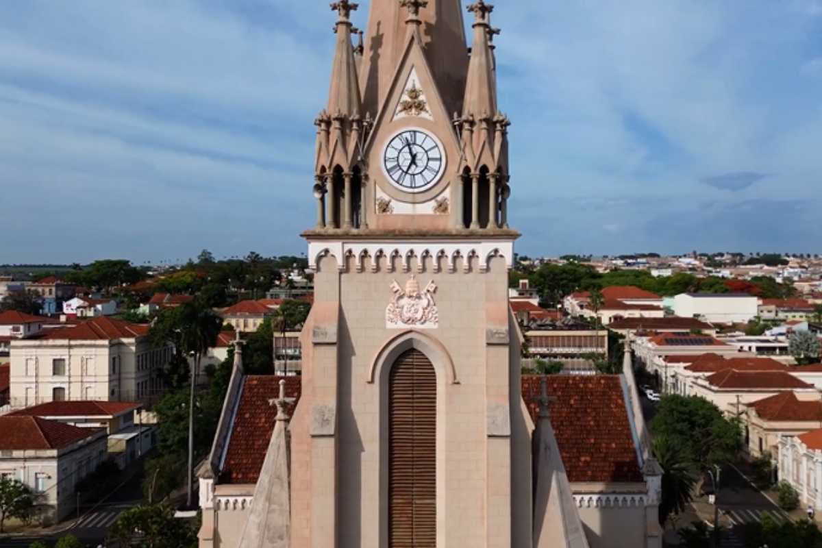 Conhecida como a capital do calçado feminino, a cidade produz 120 mil pares por dia e surpreende pela qualidade de vida, invejada por muitos brasileiros