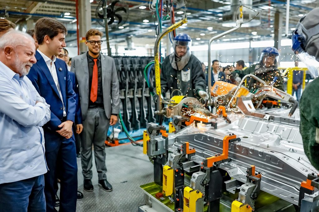 Visita de Lula e investimentos bilionários colocam a Caoa e a Brainfarma no rol da nova indústria brasileira.