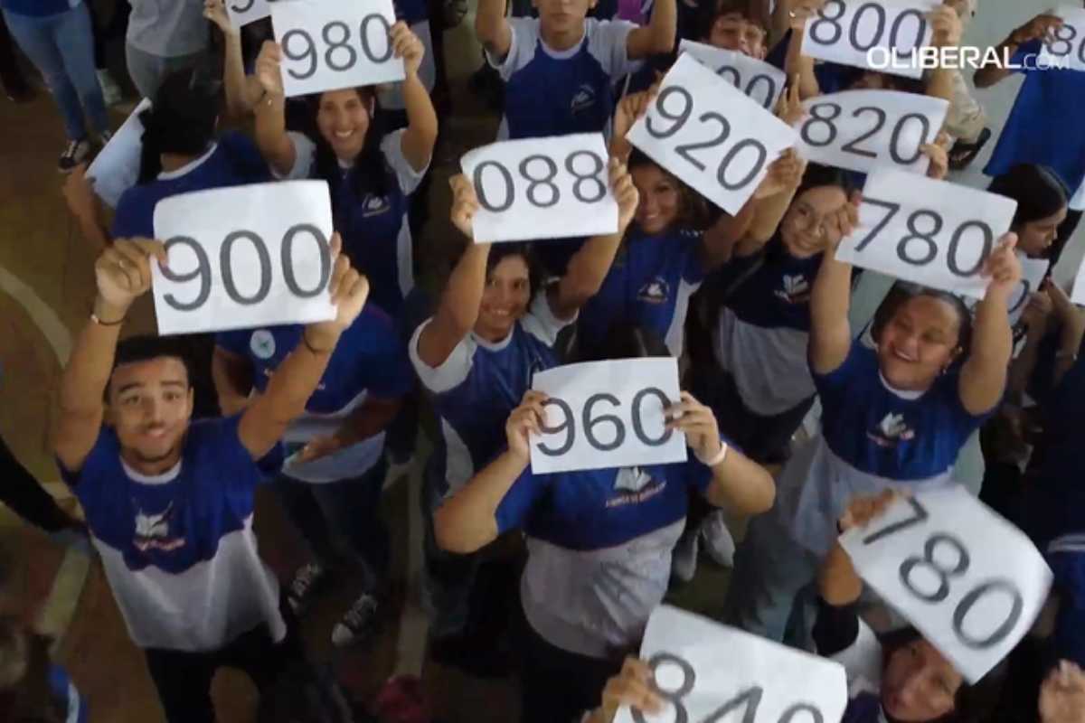 Exemplo na educação: professora de escola pública conquista 64 aprovações em universidades federais