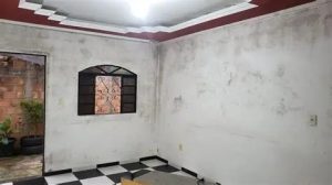 Mistura caseira com vinagre, detergente e bicarbonato ajuda a eliminar mofo de paredes e armários de forma rápida.