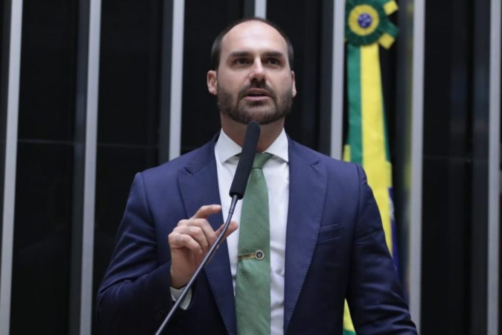 Vamos ter maioria no Senado e 'impichar' Alexandre de Moraes, diz Eduardo Bolsonaro nos EUA