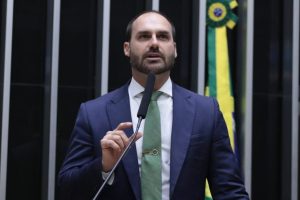 Vamos ter maioria no Senado e 'impichar' Alexandre de Moraes, diz Eduardo Bolsonaro nos EUA