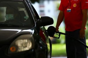 Petróleo já subiu quase 50% desde o início da guerra no Irã, há um mês