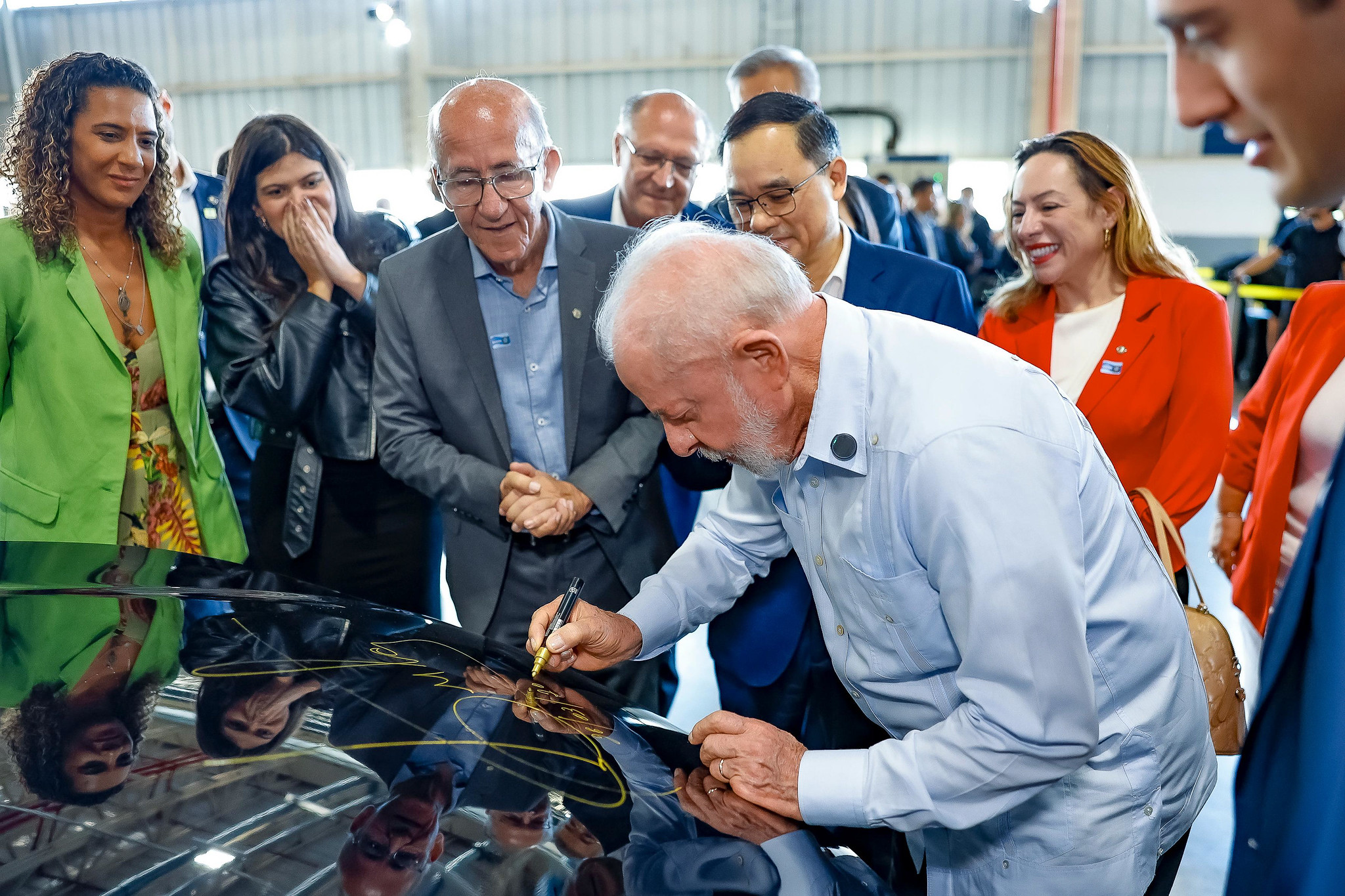 Presidente Lula assinou um dos modelos durante visita a cidade. (Foto: Divulgação)