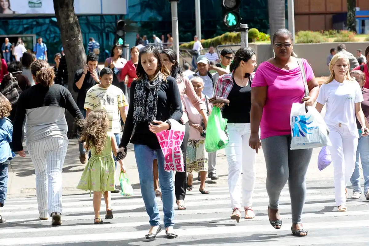 Veja os benefícios do governo para quem está desempregado que ajudam a pagar contas, comida e até aluguel no final do mês