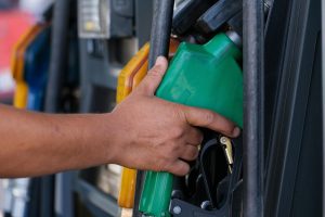 nunca deve completar o tanque de combustível