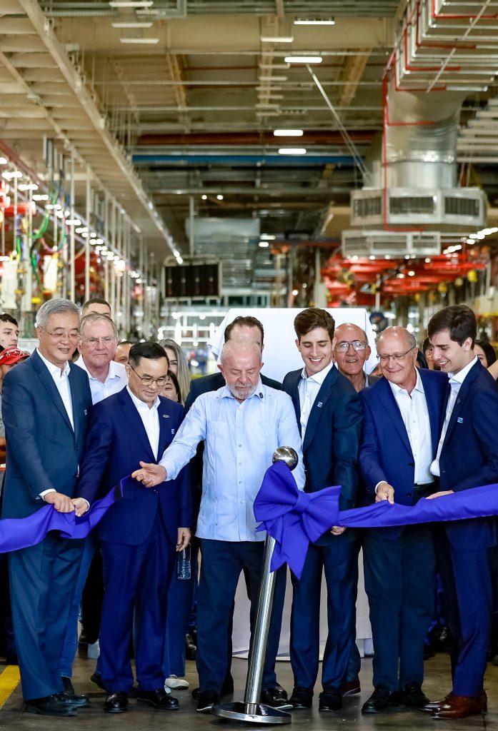 Quando novos investimentos chegam, quem ganha é a nossa população, com mais empregos, renda e oportunidades.