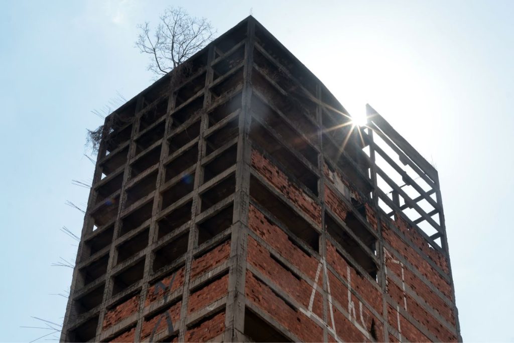 STJ decide: comprador tem direito à devolução total do que pagou se a obra atrasar