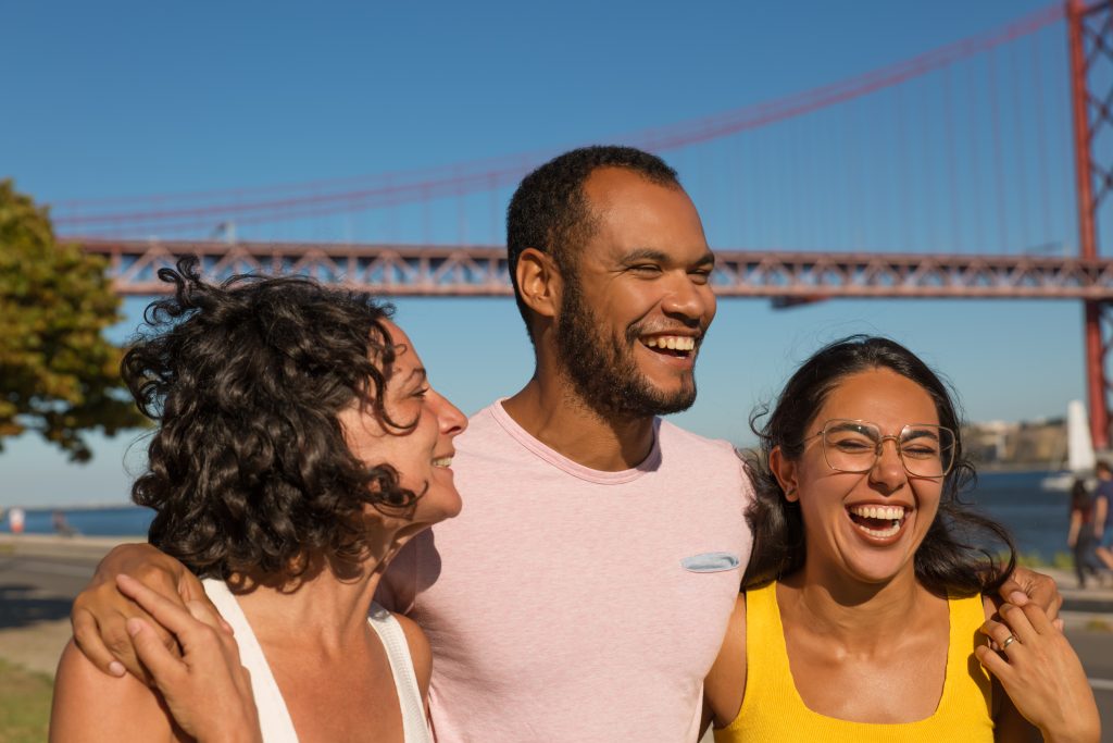 Os sobrenomes mais comuns no Brasil revelam origens portuguesas, religiosas e geográficas que marcaram gerações