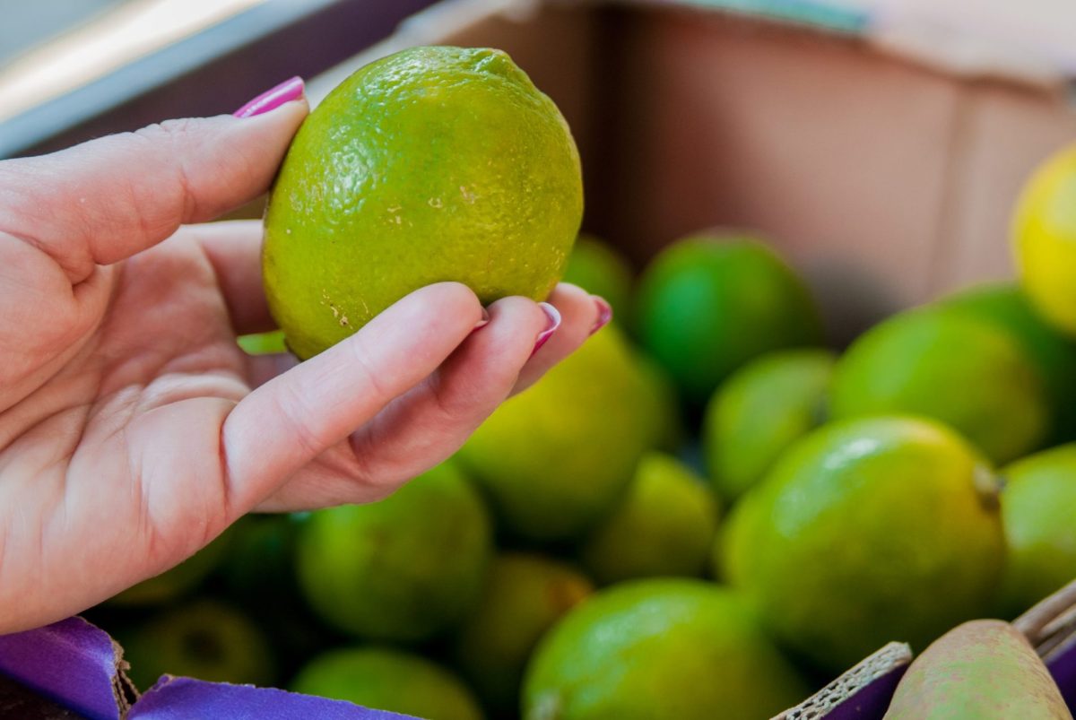 O truque para saber antes de comprar se o limão tem muito suco, segundo funcionários de hortifruti