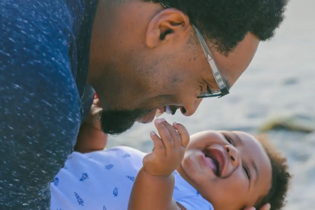 Lula sanciona lei que amplia licença-paternidade