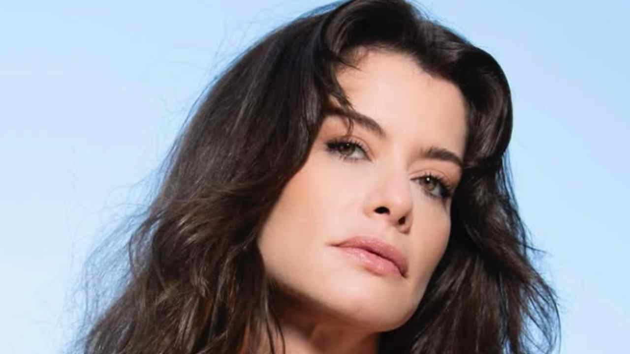 Alinne Moraes acerta volta às novelas para viver vilã