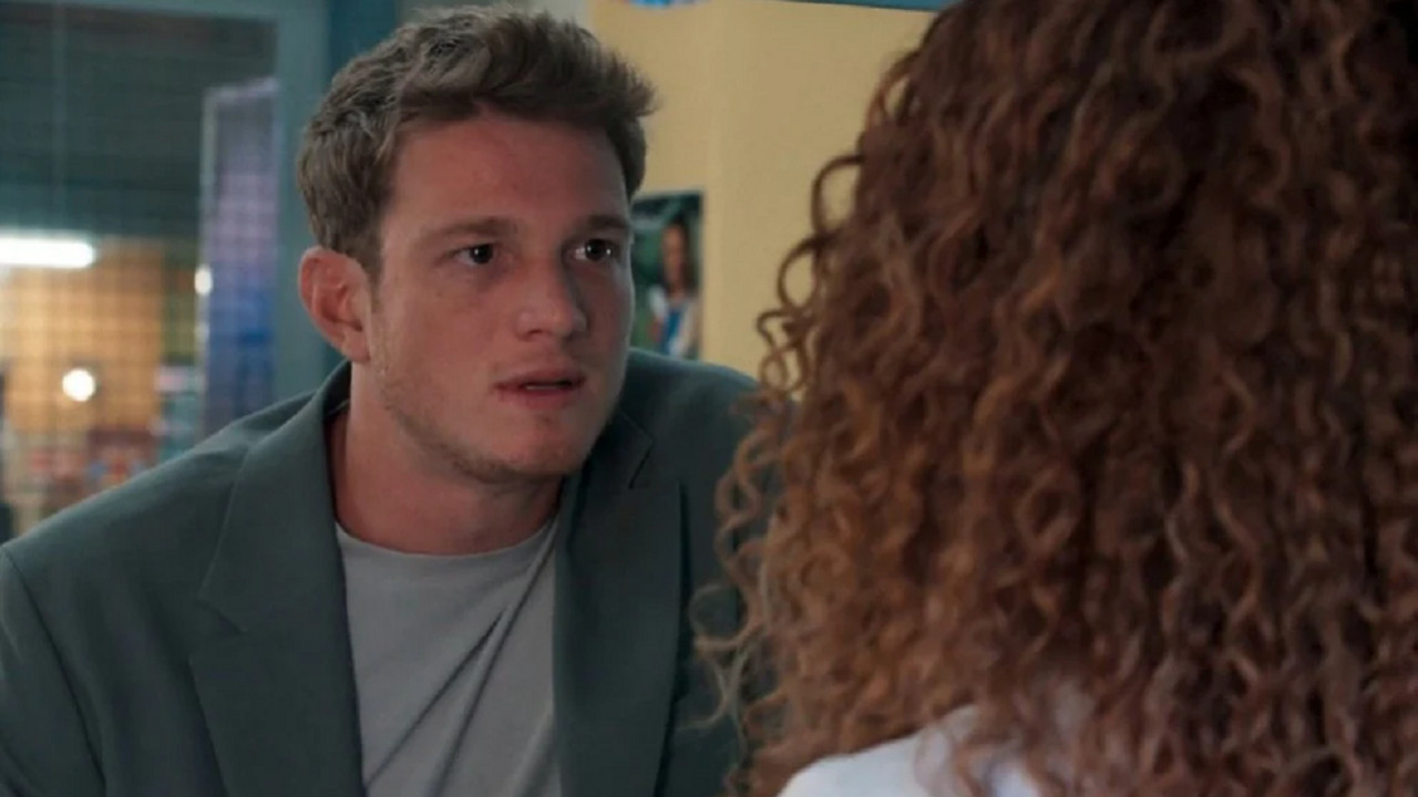 Três Graças: Viviane confronta Leonardo na delegacia e o responsabiliza por prisão