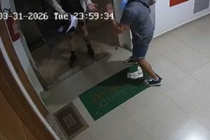 Vídeo mostra jovem sendo agredida após discussão por suposto cigarro de maconha