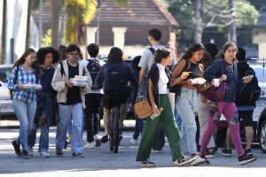 Salário mínimo, vale-refeição e 13º para estagiários de todo o Brasil se projeto for aprovado
