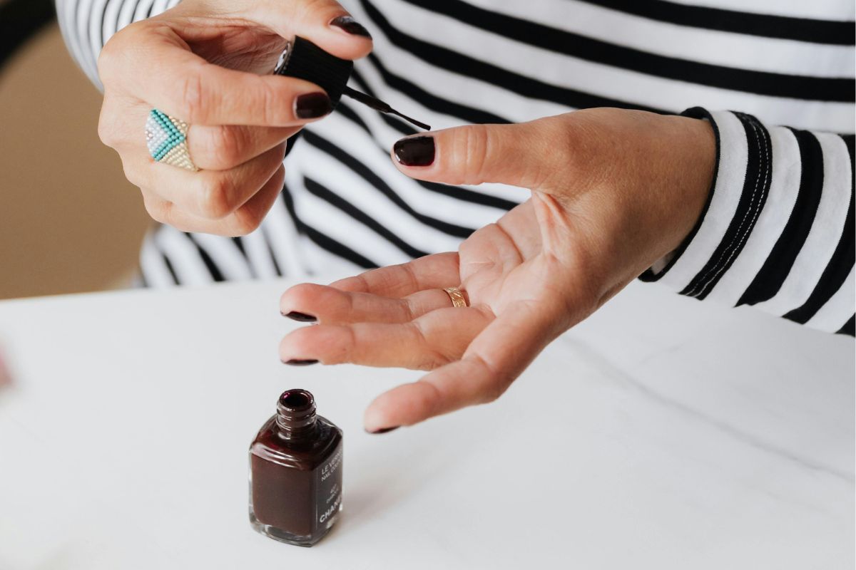 a cor de esmalte que se tornou tendência neste ano