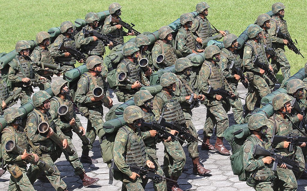 Marinha abriu 1.680 vagas para fuzileiros navais. Jovens de 18 a 22 anos podem se inscrever até 10 de abril com taxa de R$ 40.