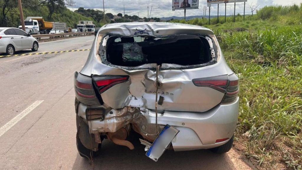 Imagens dão noção do impacto sofrido pelo motociclista.