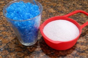 Misturar açúcar com sabão ralado