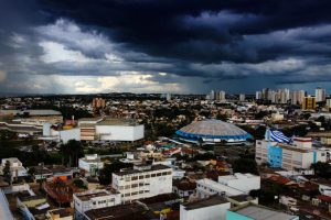 Mesmo com redução nas chuvas, meteorologia mantém alerta de tempestades para 40 cidades em Goiás; veja previsão