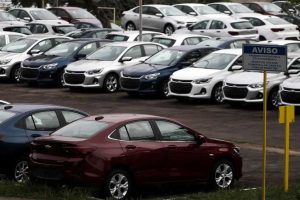 Com nova lei, brasileiros com 60 anos ou mais podem ter direito de comprar carro com até 50% de desconto