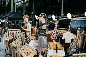 onde comprar roupas para usar ou revender