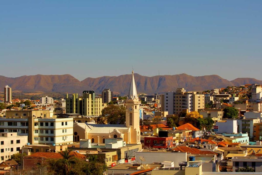 Não é Campos do Jordão, nem Gramado: a cidade mineira conhecida como terra dos ipês e das escolas que chama atenção pela beleza e qualidade de vida