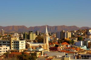Não é Campos do Jordão, nem Gramado: a cidade mineira conhecida como terra dos ipês e das escolas que chama atenção pela beleza e qualidade de vida