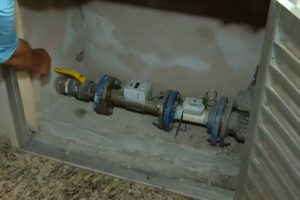 Nova lei determina que hidrômetros de água precisam ser instalados em locais adequados e prevê multa para quem descumprir