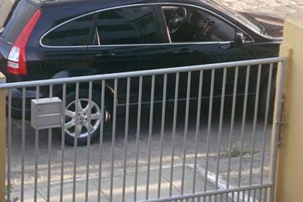Comunicado para todos os brasileiros proíbe estacionar em frente à própria garagem e pode gerar multa e ter o carro guinchado