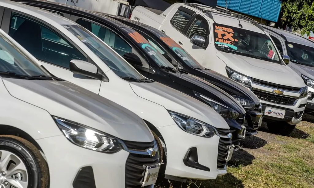 Projeto em análise prevê desconto de até 25% para idosos na compra de carro zero com isenção de IPI. Veja o que já está valendo.