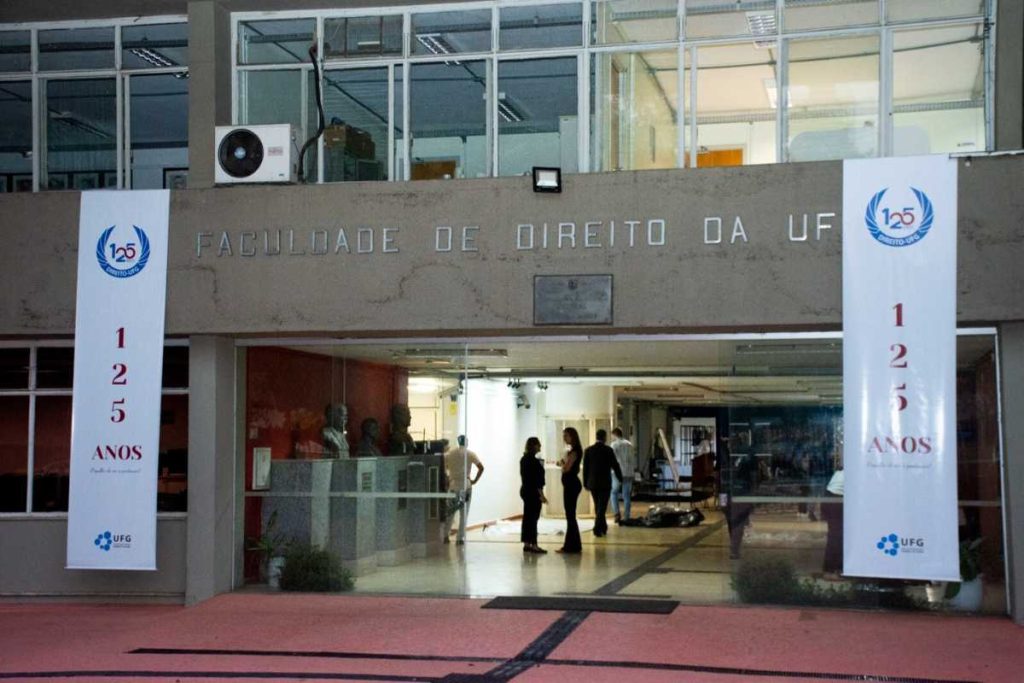 Atlética do curso de Direito da UFG expulsa presidente após denúncia de racismo