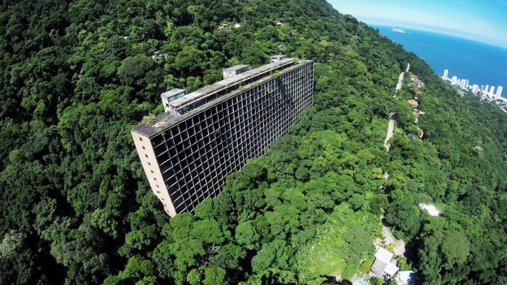 Hotel esqueleto: conheça o prédio abandonado há quase 70 anos que virou atração no Rio de Janeiro