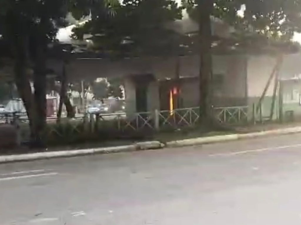 Incêndio ocorreu na manhã desta quinta-feira (09). (Foto: reprodução)