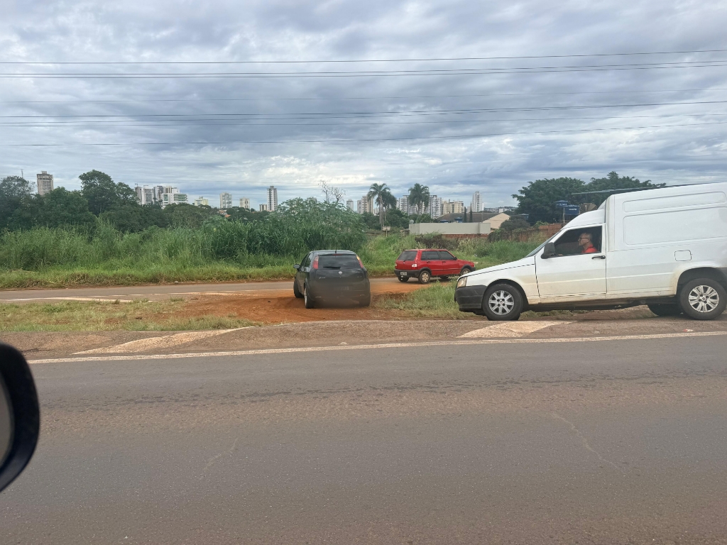 BR-153 congestionada antes do trevo da Havan; motoristas tentam fazer “gato”