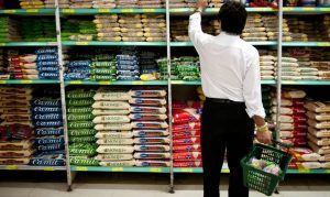 Supermercados devem aumentar o preço dos alimentos impactados pelas chuvas