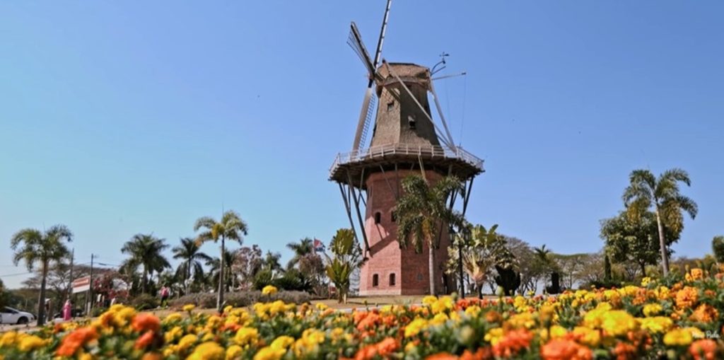 Essa cidade do interior de São Paulo, conhecida pelas flores e arquitetura europeia, é considerada a mais bonita do Brasil
