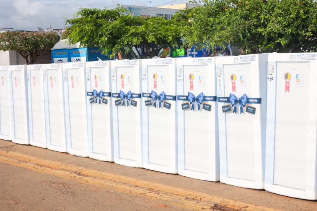 Equatorial libera geladeiras gratuitas para famílias de baixa renda em Anápolis