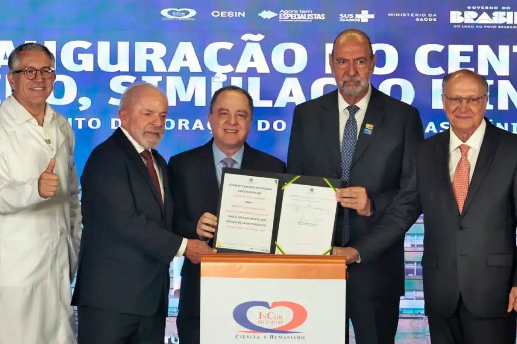 Lula sanciona lei para ampliar acesso a tratamentos de alto custo contra câncer no SUS