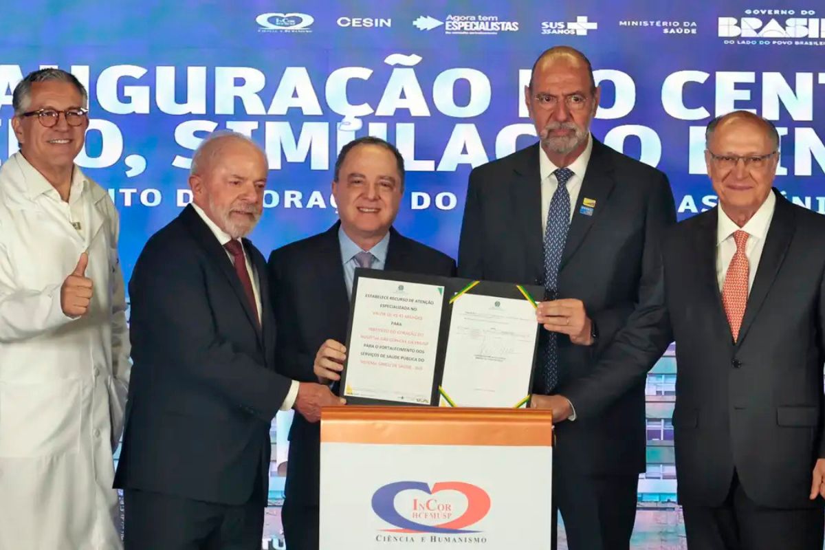 Lula sanciona lei para ampliar acesso a tratamentos de alto custo contra câncer no SUS