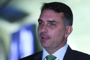Flávio Bolsonaro diz que convergência entre candidatos da direita será natural